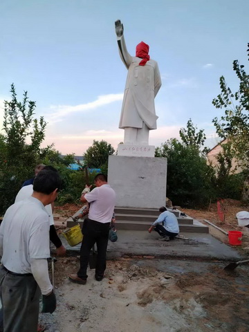 强烈谴责盗窃毛主席塑像的卑劣行为！
